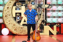 ネタのあと、MC陣とトークするお見送り芸人しんいち