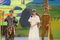 ホワイトライオン役の井桁弘恵（中央）