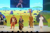 千鳥・大悟演出の芝居「大悟道『ジャングルキングダム～星降る動物王国』」の様子