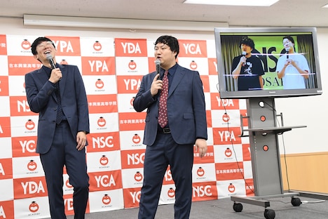 最下位とは一緒にされたくないロングコートダディ堂前（左）