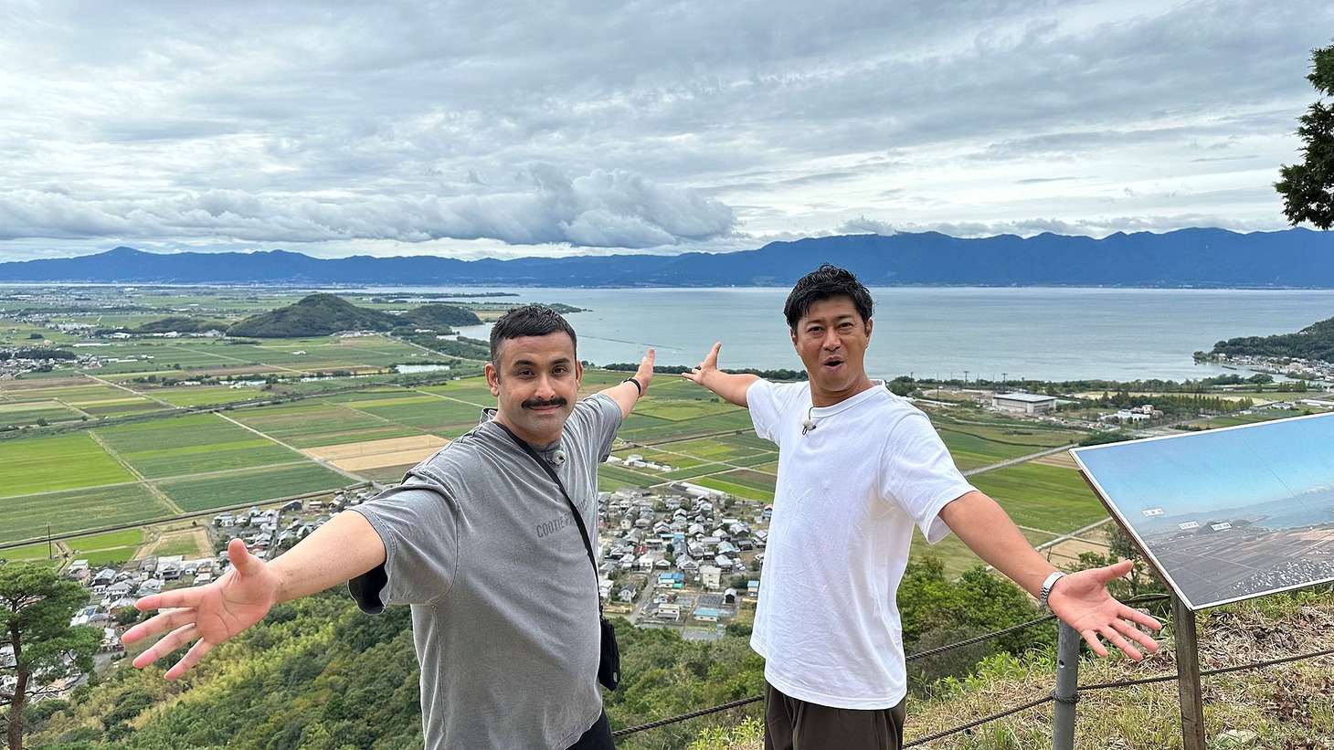 BSテレ東で初の冠番組を担当するパンサー尾形（右）と、デニス植野（左）
