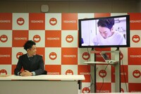 ネイビーズアフロみながわが気象予報士試験に合格した瞬間の映像が流されている様子