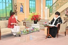 「徹子の部屋」に出演する清水ミチコと黒柳徹子