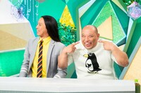 「やすとものいたって真剣です」に出演する、スタジオゲストのトム・ブラウン