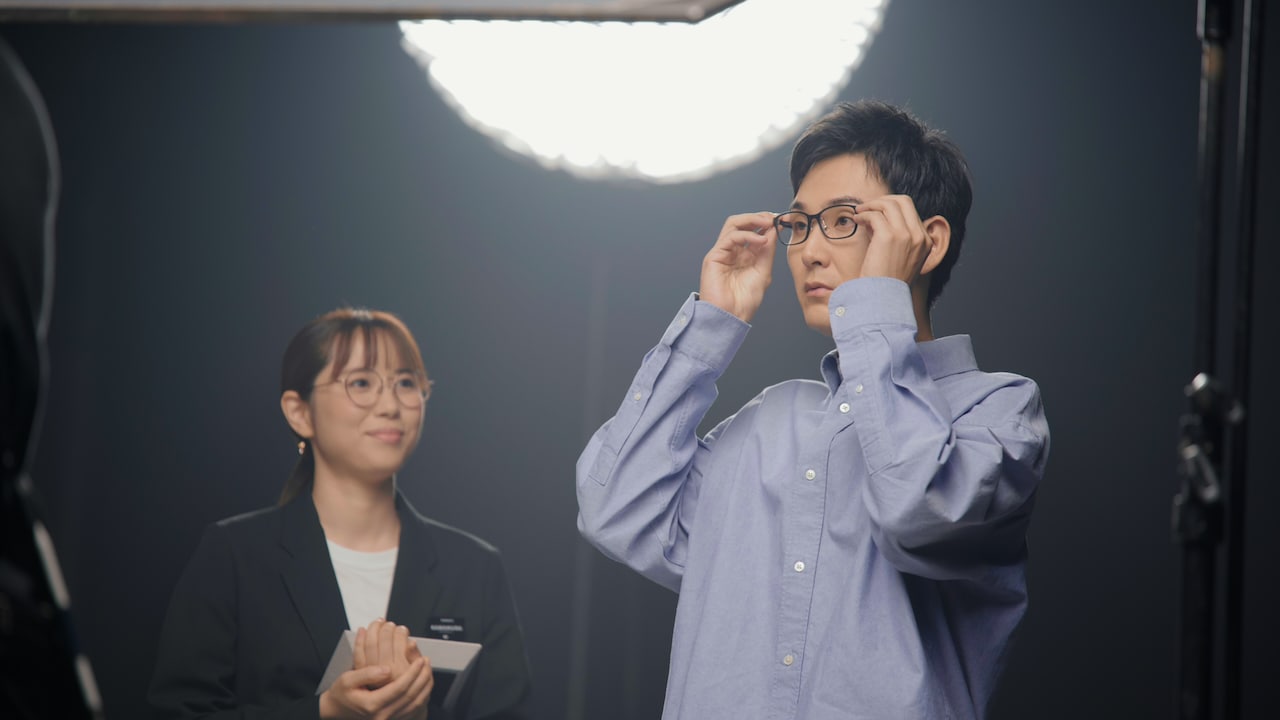 河邑ミクがCMで松田龍平と共演、どぎまぎするメガネ屋の店員