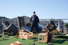 「怪獣ヤロウ！」より、怪獣映画製作に燃える山田（春とヒコーキ・ぐんぴぃ）