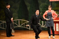 萌果にアピールする菅原と秘書の鳥山