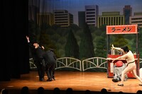 来場者からも力を分けてもらい、「男かな？女かな？」パワーで悪を吹き飛ばすあぁ～しらき