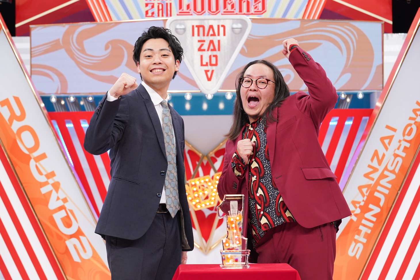 「ytv漫才新人賞決定戦」への進出を決めたマーメイド。左から田村、テクニック。