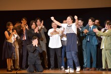 かが屋が「マイナビ Laughter Night 第10回チャンピオンLIVE」で優勝を決めた場面