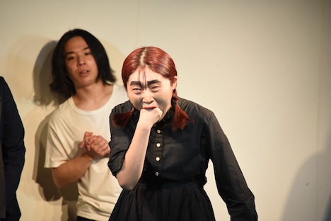 拳を口の中に入れる戦慄のピーカブー・渋木プロテインおやじ