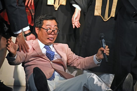 戦慄のピーカブー・渋木プロテインおやじが拳を口の中に入れたのを見てひっくり返るオキシジェン・カルロス三好