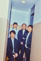 公式本「M-1グランプリ大全2001-2024」より、NON STYLEとフットボールアワー