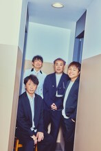 公式本「M-1グランプリ大全2001-2024」より、NON STYLEとフットボールアワー