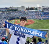 「横浜DeNAベイスターズ ファンフェスティバル2024」でゲストMCを務めるダーリンハニー吉川