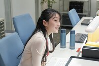 前野えま扮する、総務部社員・田中茜