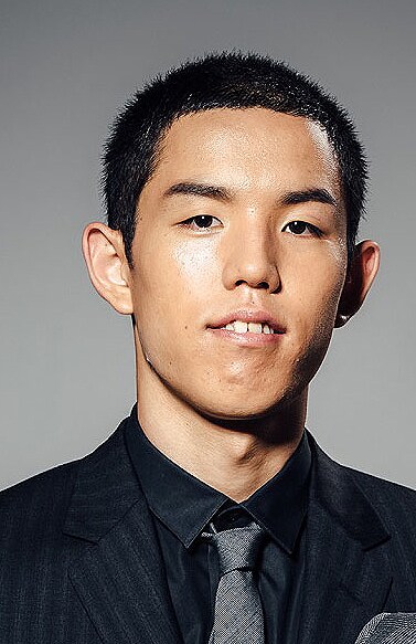 「三四郎のオールナイトニッポン10周年記念 バチボコプレミアムライブ in 日本武道館」の副音声を担当する四千頭身・都築