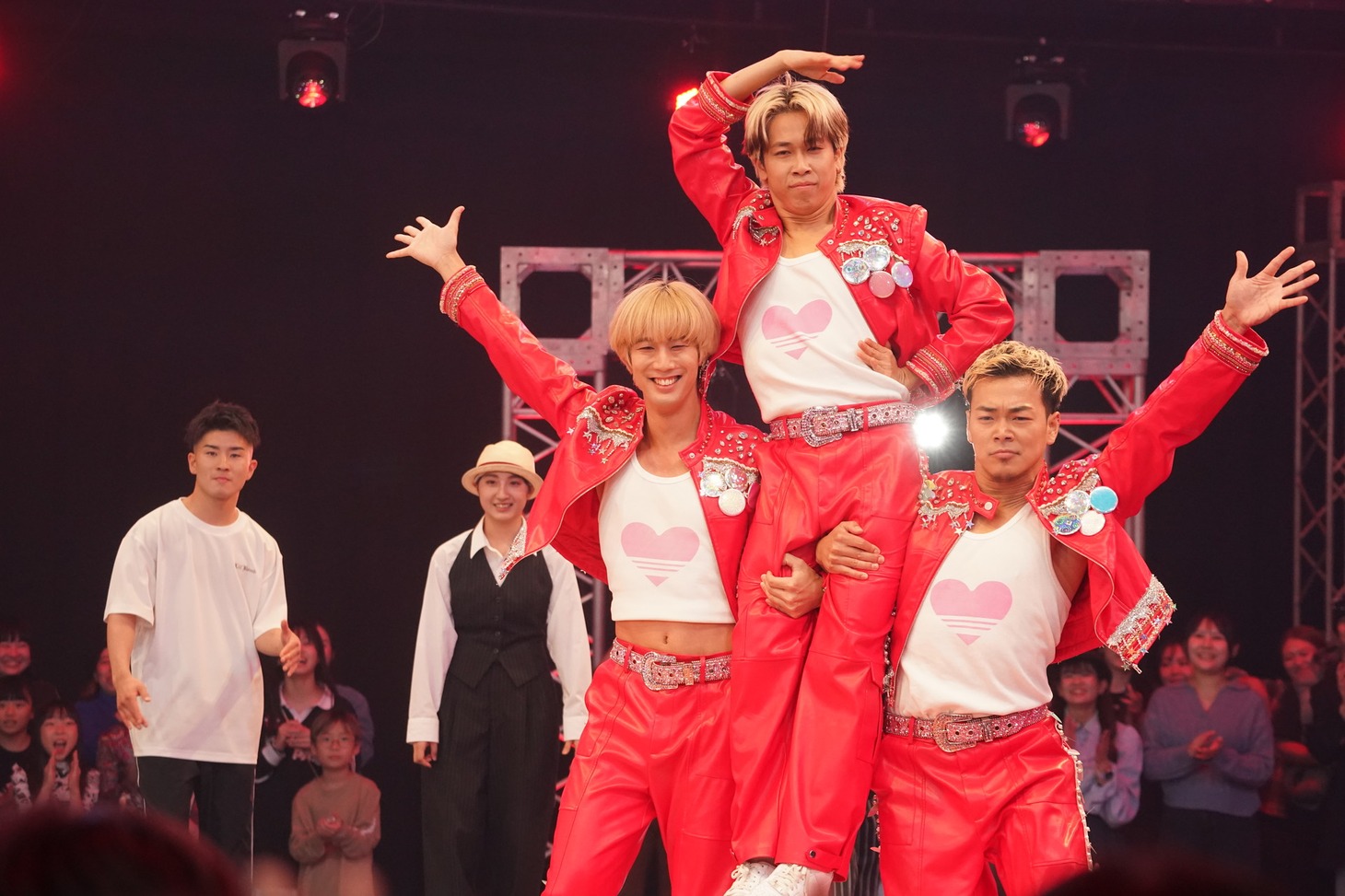 「ダンス最強チームバトル ダンバト」のワンシーン