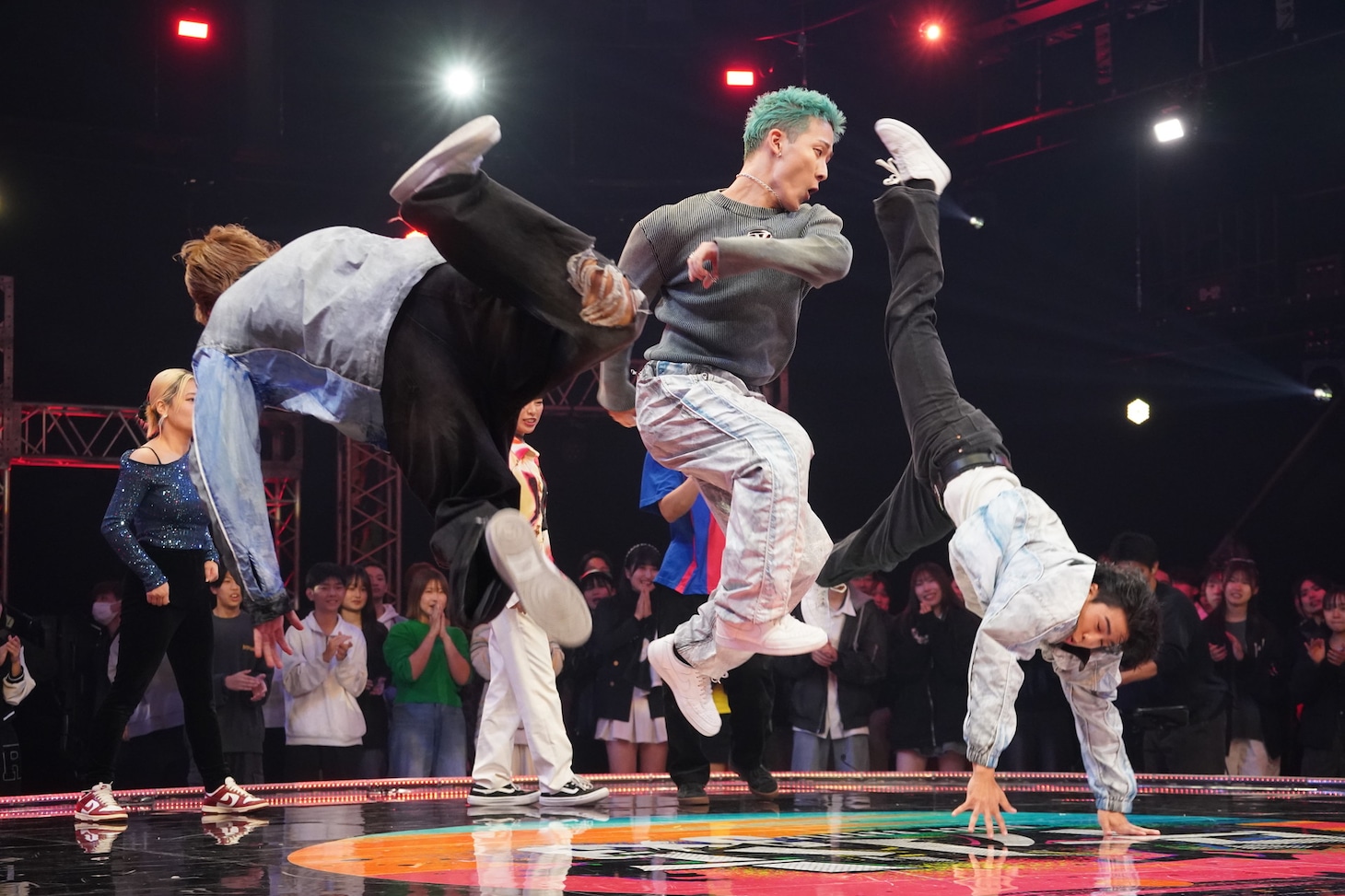 「ダンス最強チームバトル ダンバト」のワンシーン