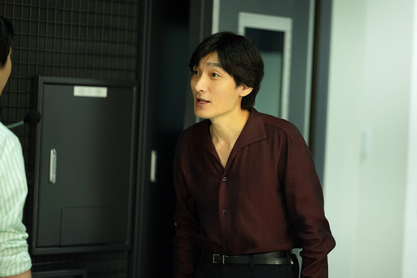 明石家さんまを演じる草なぎ剛。