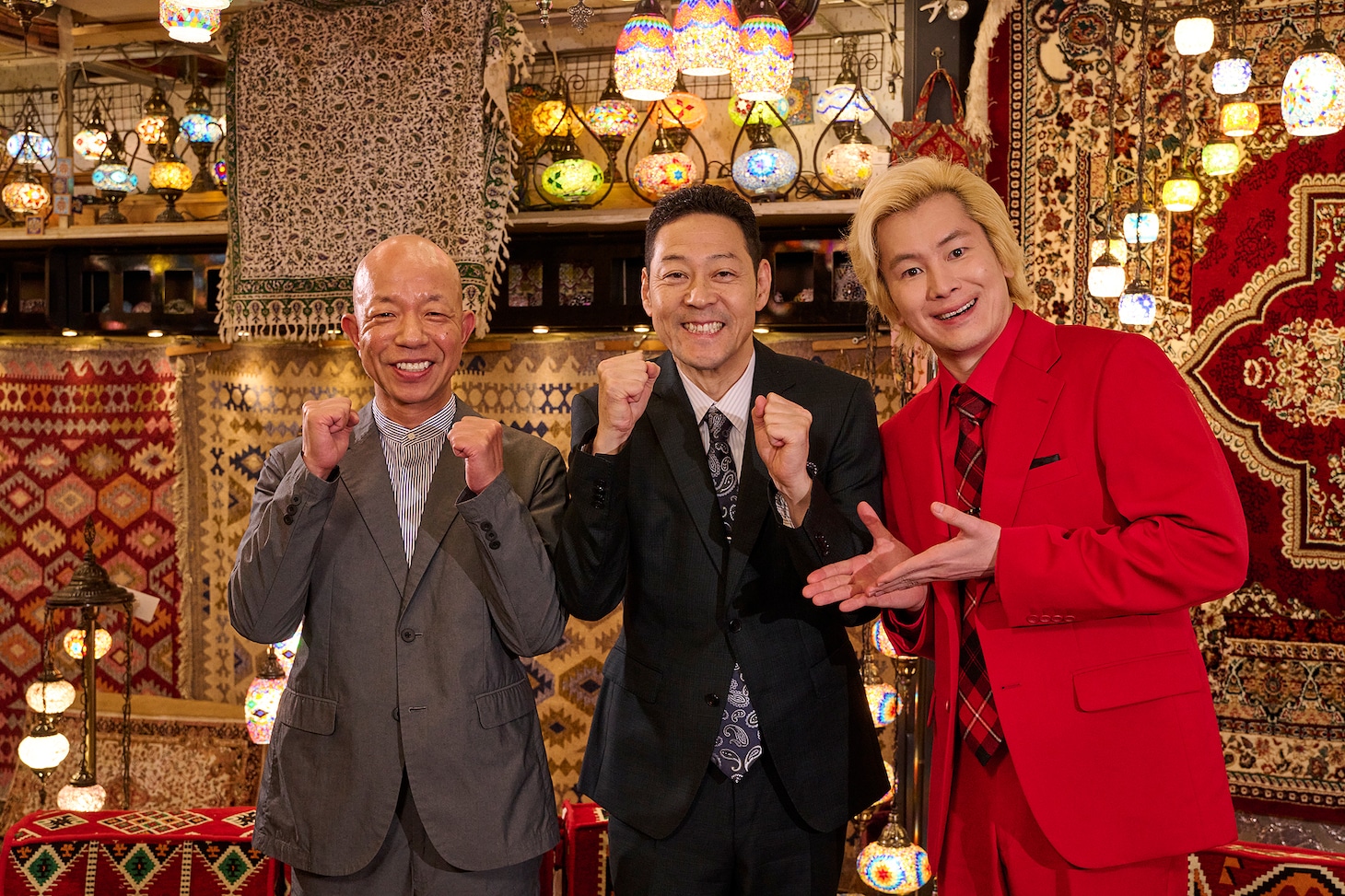「国境デスロード エピソード0：南米デスロードをイッキ見！」に出演する、左からバイきんぐ小峠、東野幸治、メイプル超合金・カズレーザー