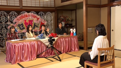 ロッチ・コカドも登場する「神アドバイザー付き婚活合宿 セ婚ド！」のワンシーン