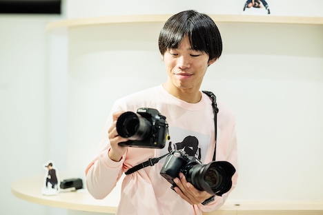 「加賀翔 芸人地図 Photo Exhibition」を訪れたかが屋・加賀