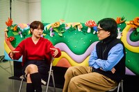 インタビューに答えるラランド・サーヤと令和ロマンくるま