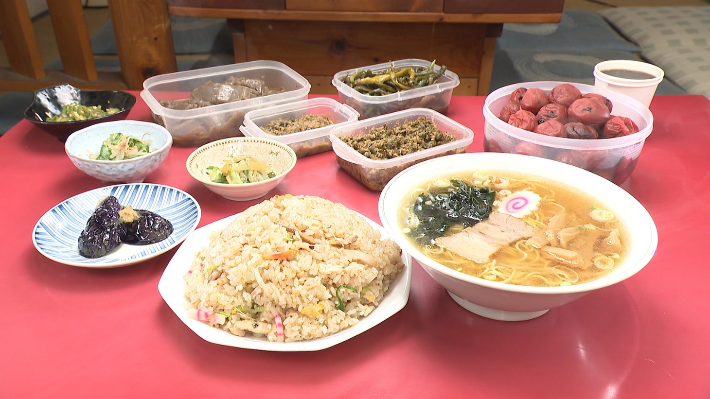 「ぶっつけ本番」がモットーだという栃木県のラーメン屋のチャーハン・ラーメンセット (c)中京テレビ