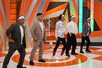 「小心者克服講座」を披露するふかわりょうとサンドウィッチマン（左）、アンタッチャブル（右）