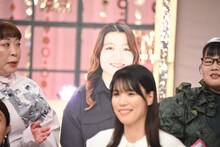 欠席のやましたはパネルが設置された