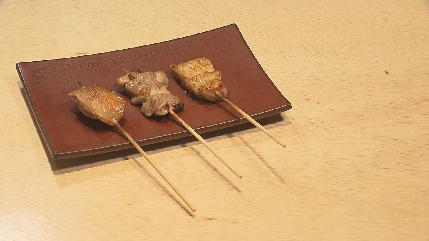 「チョコプラアキタメシ～食ってけ秋田のンメェ肉～」のワンシーン