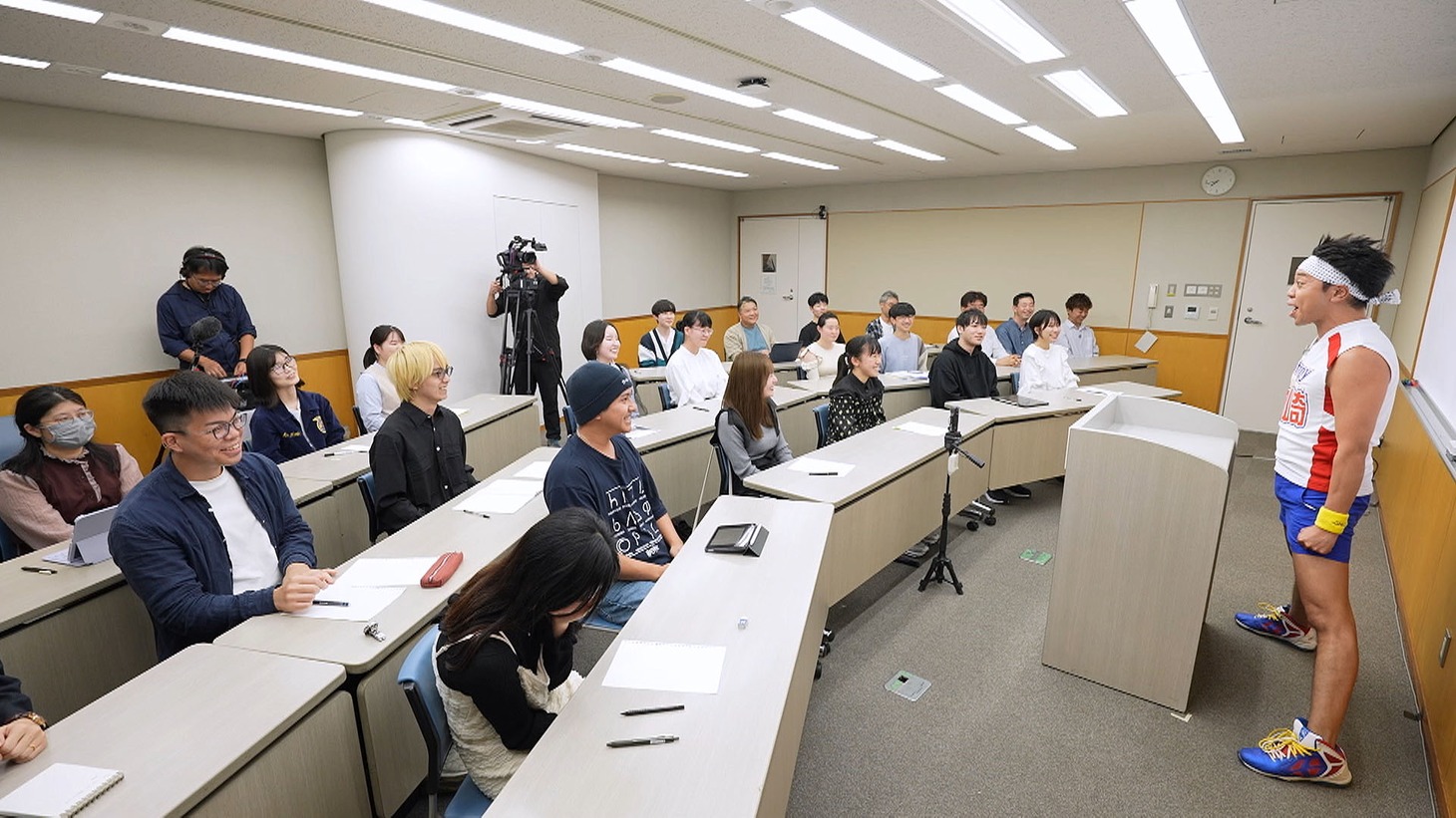 「時間の正体」を発表するサンシャイン池崎