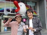 「となりの人間国宝さん」でロケをする（左から）円広志、千原ジュニア