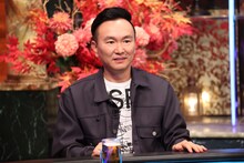 「酒のツマミになる話」に出演するかまいたち山内