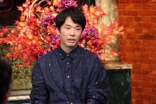 「酒のツマミになる話」に出演するかまいたち濱家