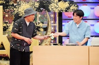 ネタを披露するラブレターズ