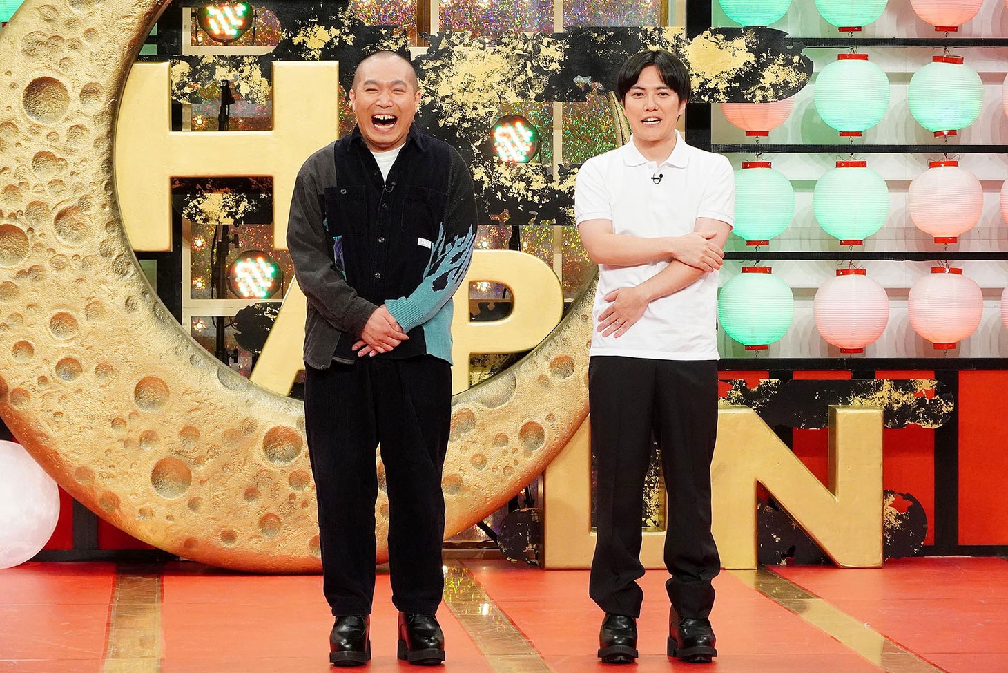 内村光良らレギュラー陣に「キングオブコント」優勝を祝福されるラブレターズ