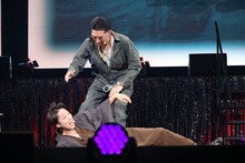 はんにゃ.金田を蹴り飛ばしたしずるKAƵMA