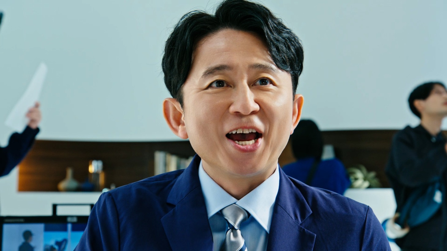 「ニベアメン アクティブエイジ」シリーズの新テレビCM「撮影の合間」に出演する有吉弘行