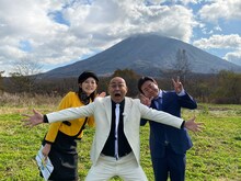 「錦鯉が行く！NORI NORI Excitingツアー」に出演する錦鯉と田口彩夏アナ