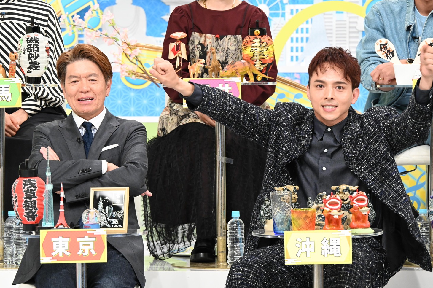 「県民ソング栄誉賞」ゲストの（左から）ヒロミ、満島真之介