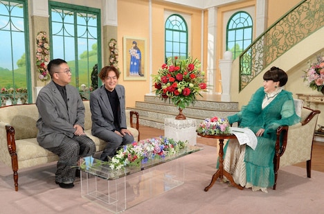 「徹子の部屋」に出演する、なすなかにしと黒柳徹子