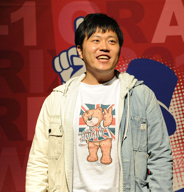 「R-1ぐらんぷり2016」開催発表会見に登場したエハラマサヒロ