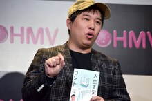 半自伝的小説「人生を変えたコント」を手書きで執筆したと語る霜降り明星せいや