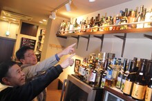 志村けんのキープボトルを発見する、ナインティナイン岡村と、とこわか吾郎