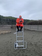 「監視員 秋山」に出演するロバート秋山