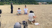 福井県おおい町のPRドラマ「続・もしも陰陽師が536年ぶりに移住してきたら」の撮影に臨むロングコートダディ堂前と飯めしあがれこにお