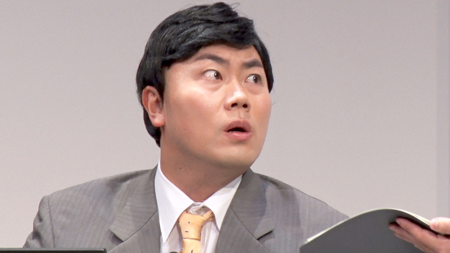 DVD「ハナコ第8回単独公演『そのうち』」より「タメ口」のワンシーン