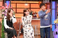 左から森香澄、畑芽育、ダウンタウン浜田